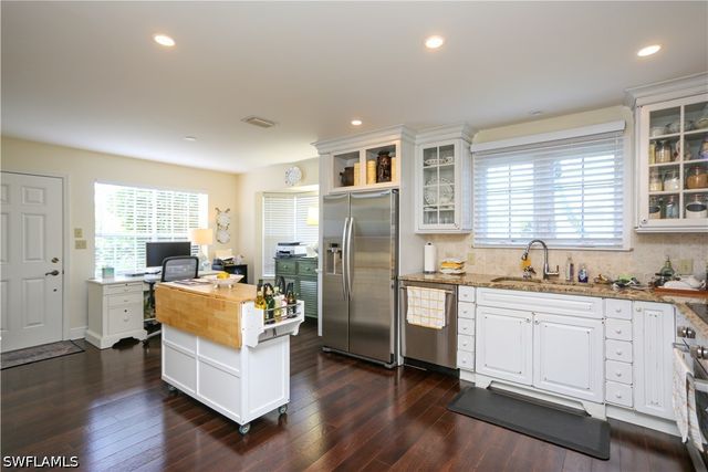 127 Bristol LN, Naples, FL 34112