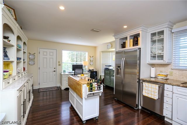 127 Bristol LN, Naples, FL 34112