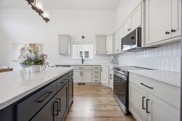 4963 37th Avenue S, Fargo, ND 58104