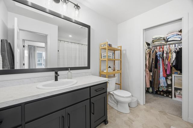 4963 37th Avenue S, Fargo, ND 58104