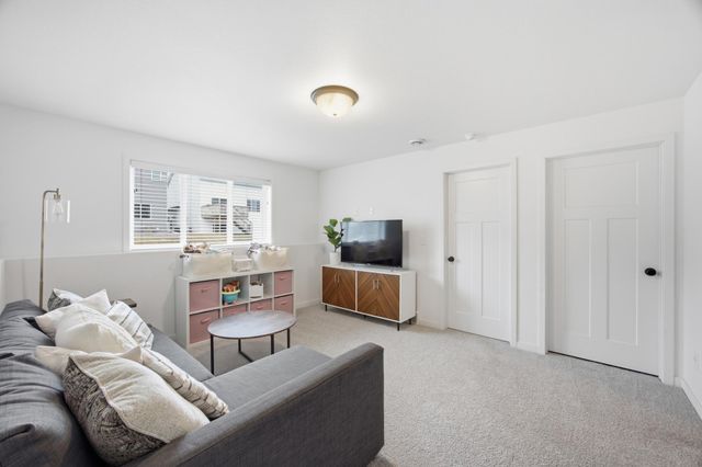 4963 37th Avenue S, Fargo, ND 58104