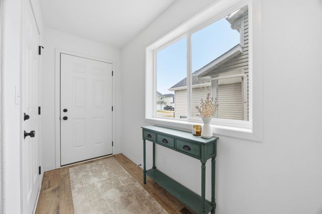 4963 37th Avenue S, Fargo, ND 58104