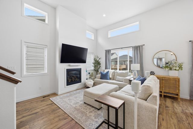 4963 37th Avenue S, Fargo, ND 58104