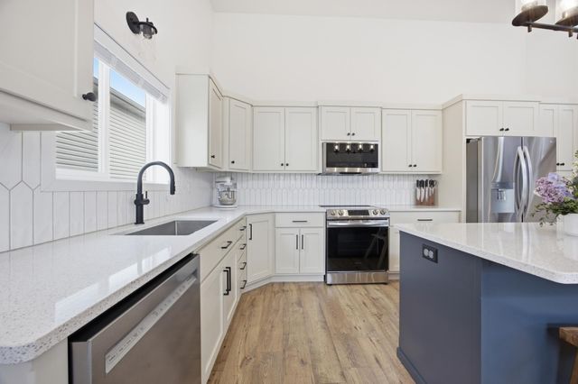 4963 37th Avenue S, Fargo, ND 58104