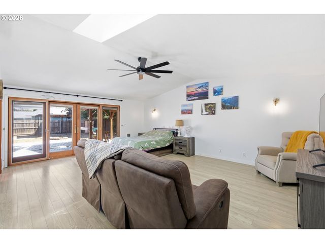 277 71ST Pl, Springfield, OR 97478