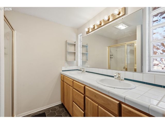277 71ST Pl, Springfield, OR 97478