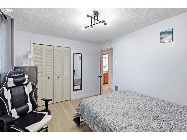 277 71ST Pl, Springfield, OR 97478