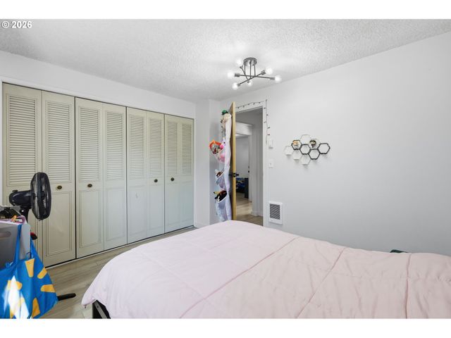 277 71ST Pl, Springfield, OR 97478
