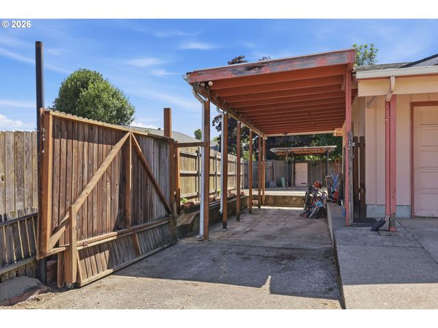 277 71ST Pl, Springfield, OR 97478