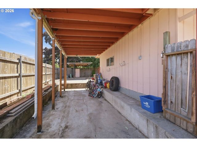277 71ST Pl, Springfield, OR 97478