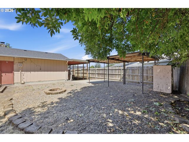 277 71ST Pl, Springfield, OR 97478