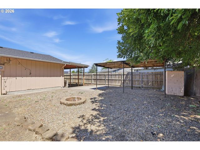 277 71ST Pl, Springfield, OR 97478