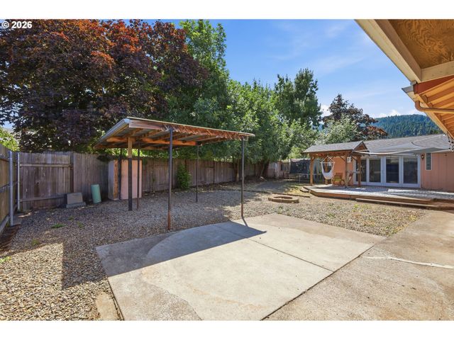 277 71ST Pl, Springfield, OR 97478