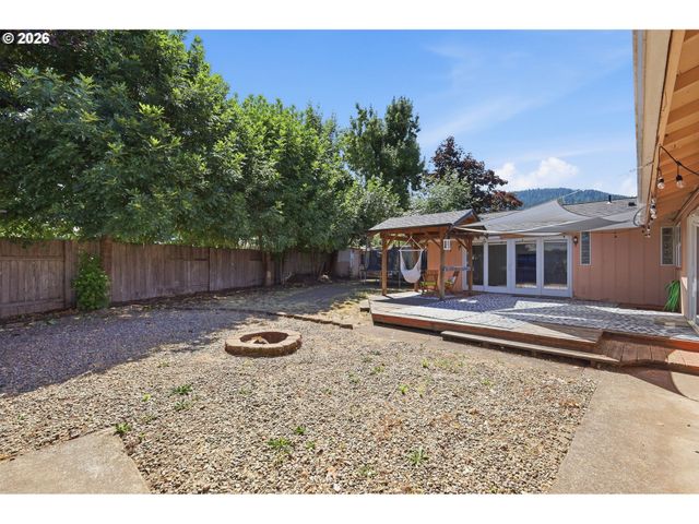 277 71ST Pl, Springfield, OR 97478