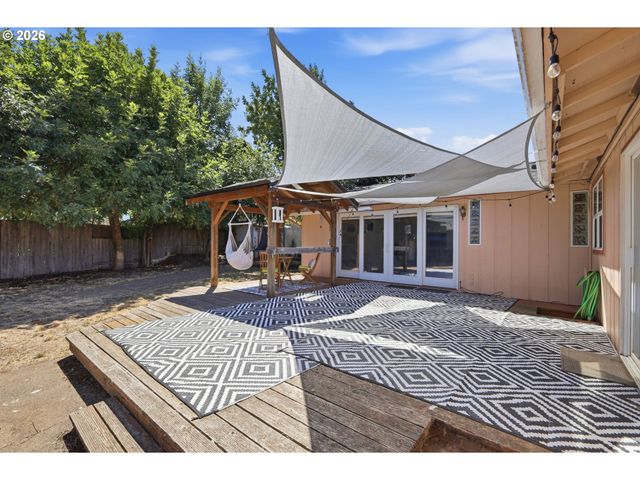 277 71ST Pl, Springfield, OR 97478
