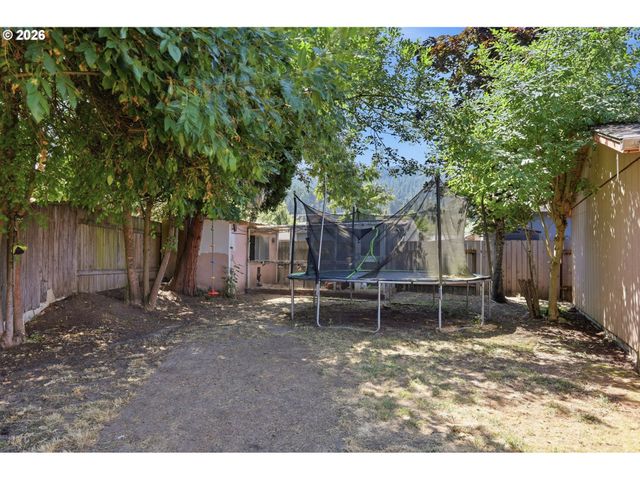 277 71ST Pl, Springfield, OR 97478