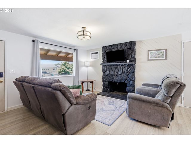 277 71ST Pl, Springfield, OR 97478