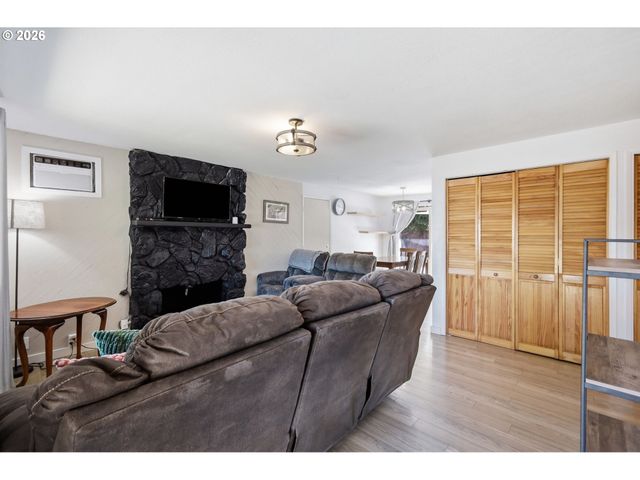 277 71ST Pl, Springfield, OR 97478