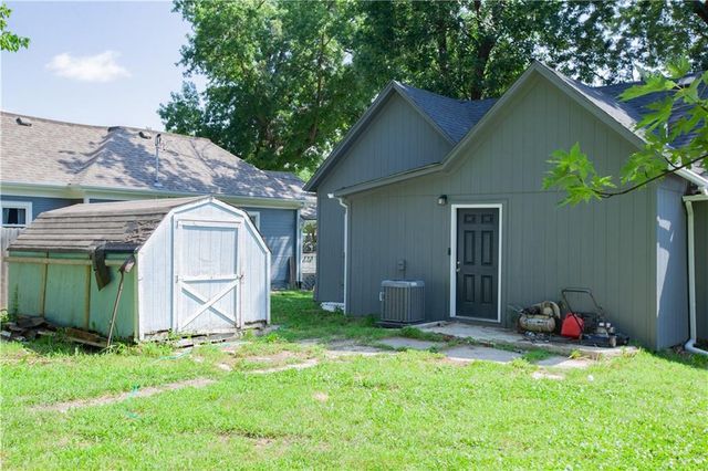 716 10th Street, Osawatomie, KS 66064