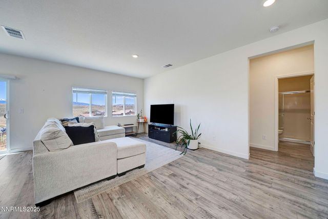 2040 Painted Sky Way, Sun Valley, NV 89433