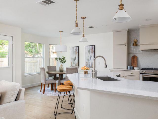 525 Golden Creek DR, Round Rock, TX 78665