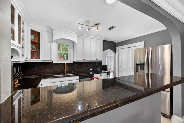 2445 6TH AVENUE N, St Petersburg, FL 33713