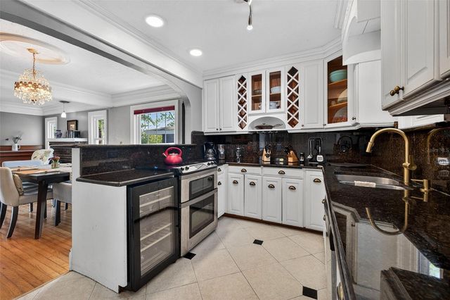 2445 6TH AVENUE N, St Petersburg, FL 33713