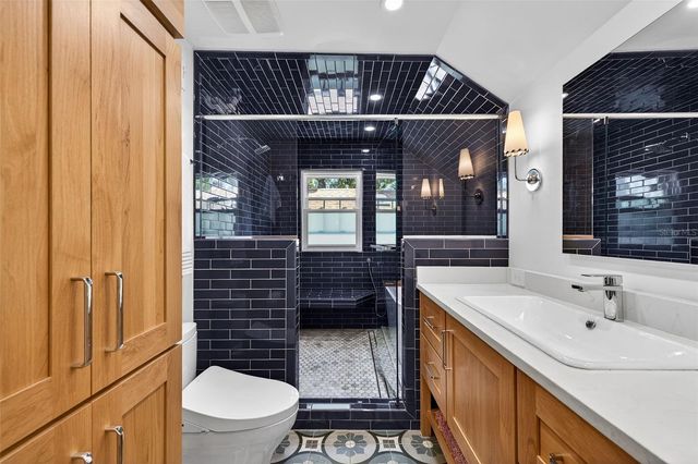 2445 6TH AVENUE N, St Petersburg, FL 33713