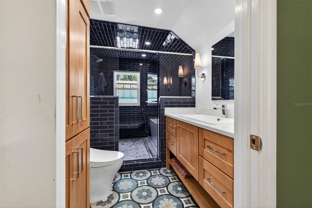 2445 6TH AVENUE N, St Petersburg, FL 33713