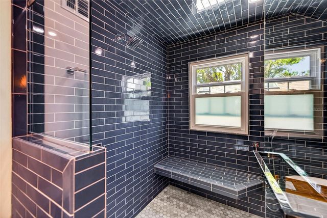 2445 6TH AVENUE N, St Petersburg, FL 33713