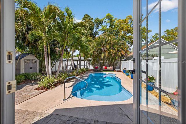 2445 6TH AVENUE N, St Petersburg, FL 33713