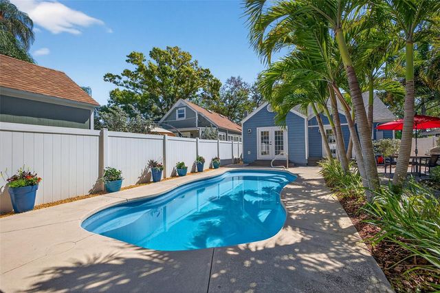 2445 6TH AVENUE N, St Petersburg, FL 33713