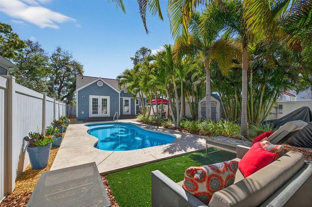 2445 6TH AVENUE N, St Petersburg, FL 33713