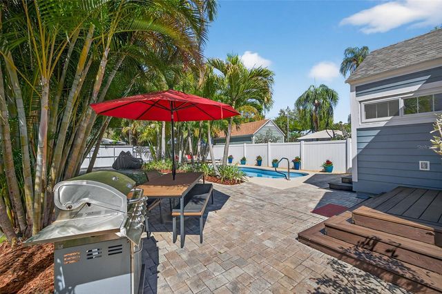 2445 6TH AVENUE N, St Petersburg, FL 33713