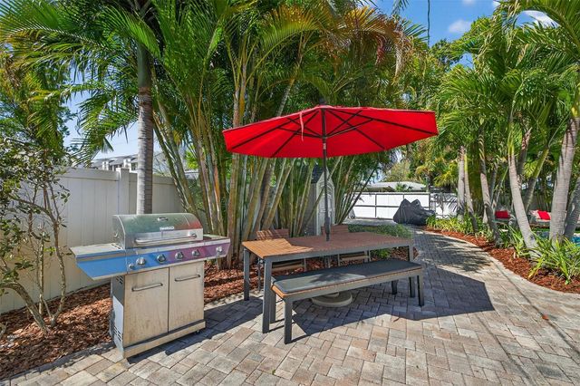 2445 6TH AVENUE N, St Petersburg, FL 33713