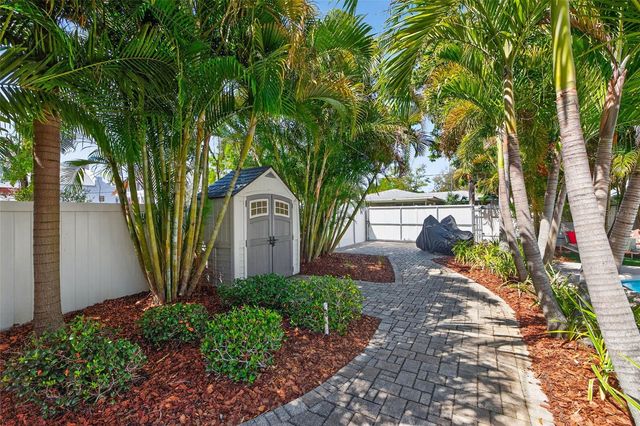 2445 6TH AVENUE N, St Petersburg, FL 33713