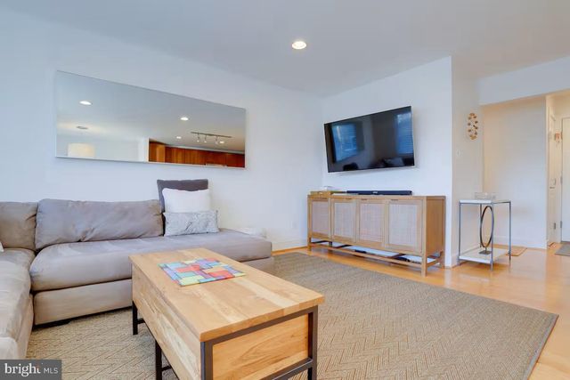 4118 18TH RD N, Arlington, VA 22207