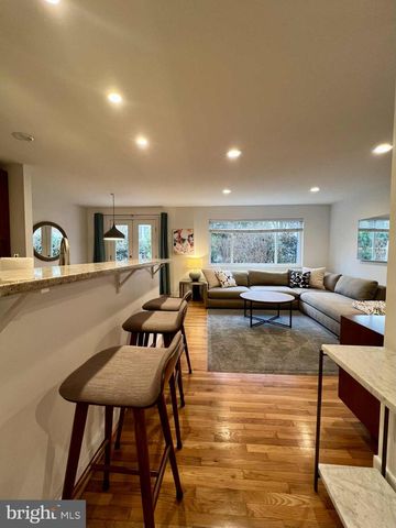 4118 18TH RD N, Arlington, VA 22207