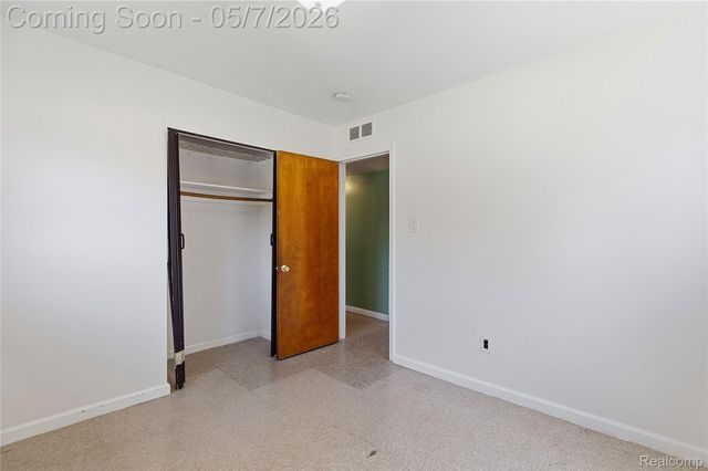 28050 Stuart Avenue, Southfield, MI 48076