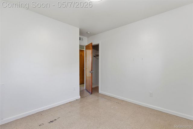 28050 Stuart Avenue, Southfield, MI 48076