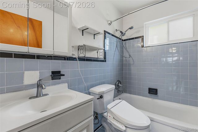 28050 Stuart Avenue, Southfield, MI 48076