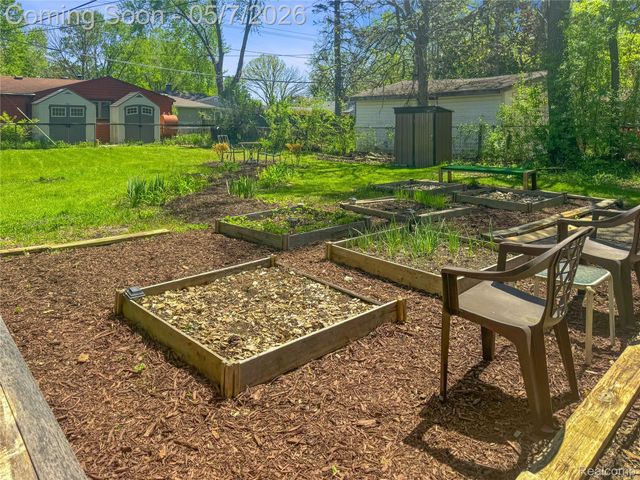 28050 Stuart Avenue, Southfield, MI 48076