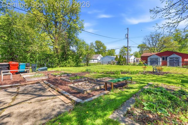 28050 Stuart Avenue, Southfield, MI 48076