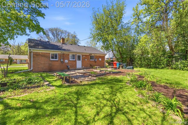 28050 Stuart Avenue, Southfield, MI 48076