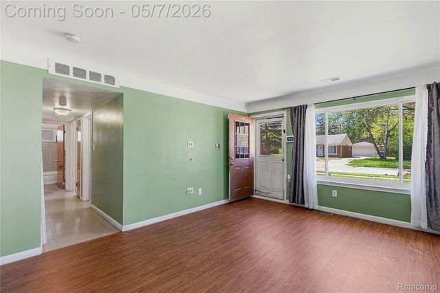 28050 Stuart Avenue, Southfield, MI 48076