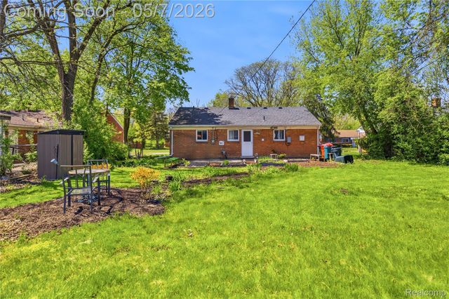 28050 Stuart Avenue, Southfield, MI 48076