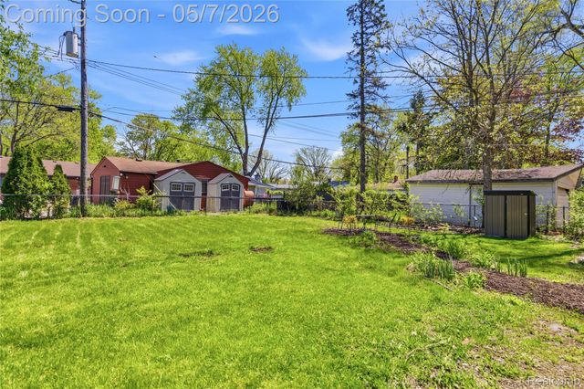 28050 Stuart Avenue, Southfield, MI 48076