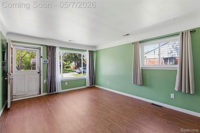 28050 Stuart Avenue, Southfield, MI 48076