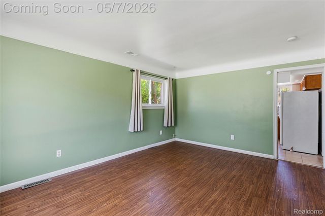 28050 Stuart Avenue, Southfield, MI 48076