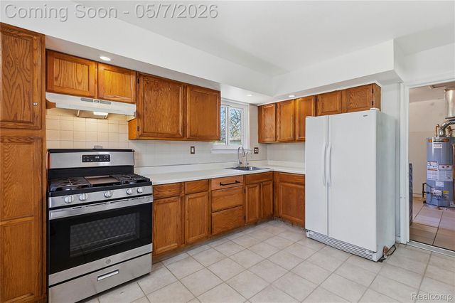 28050 Stuart Avenue, Southfield, MI 48076